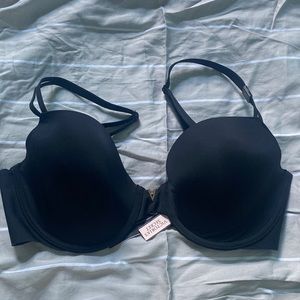 Brand new Victoria’s Secret bra, size 34D.